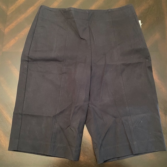 *TALBOTS* Black Bermuda Short Slacks Sz 12 NWT - Picture 2 of 4